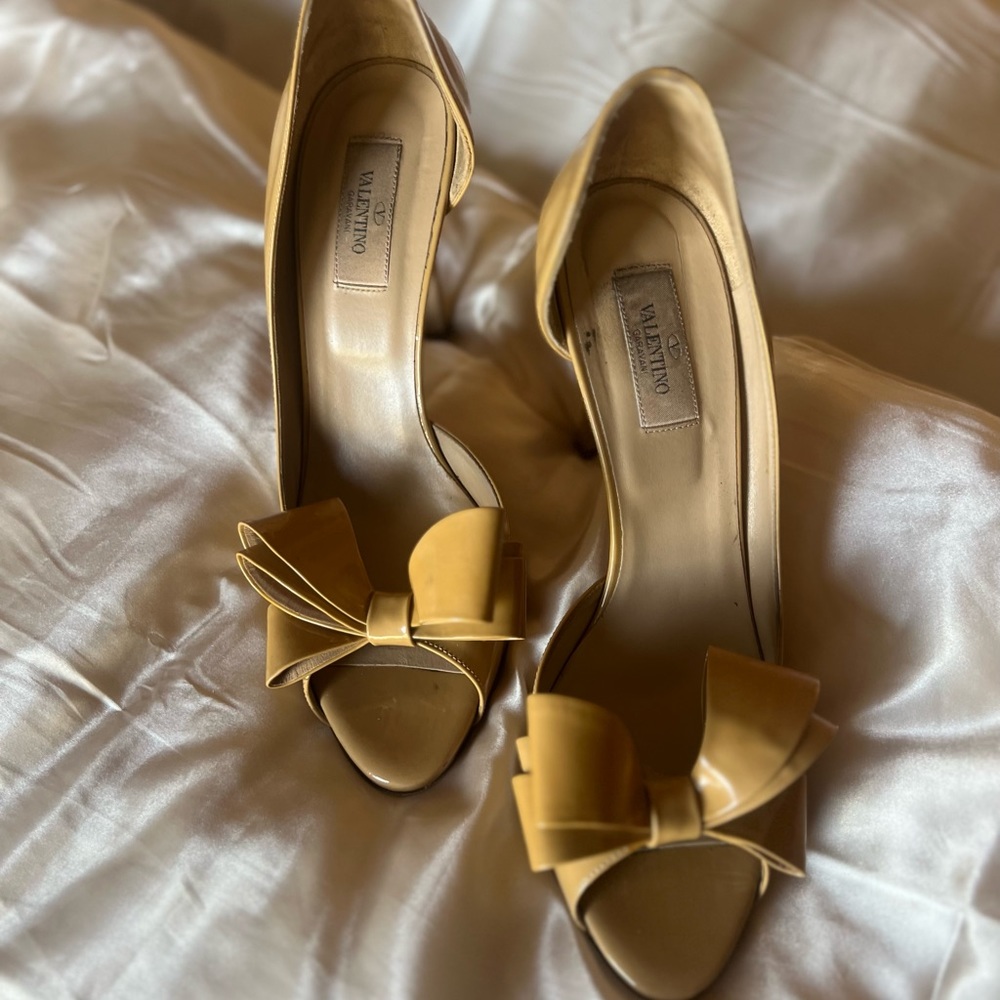 Valentino tan bowtie heels 40.5